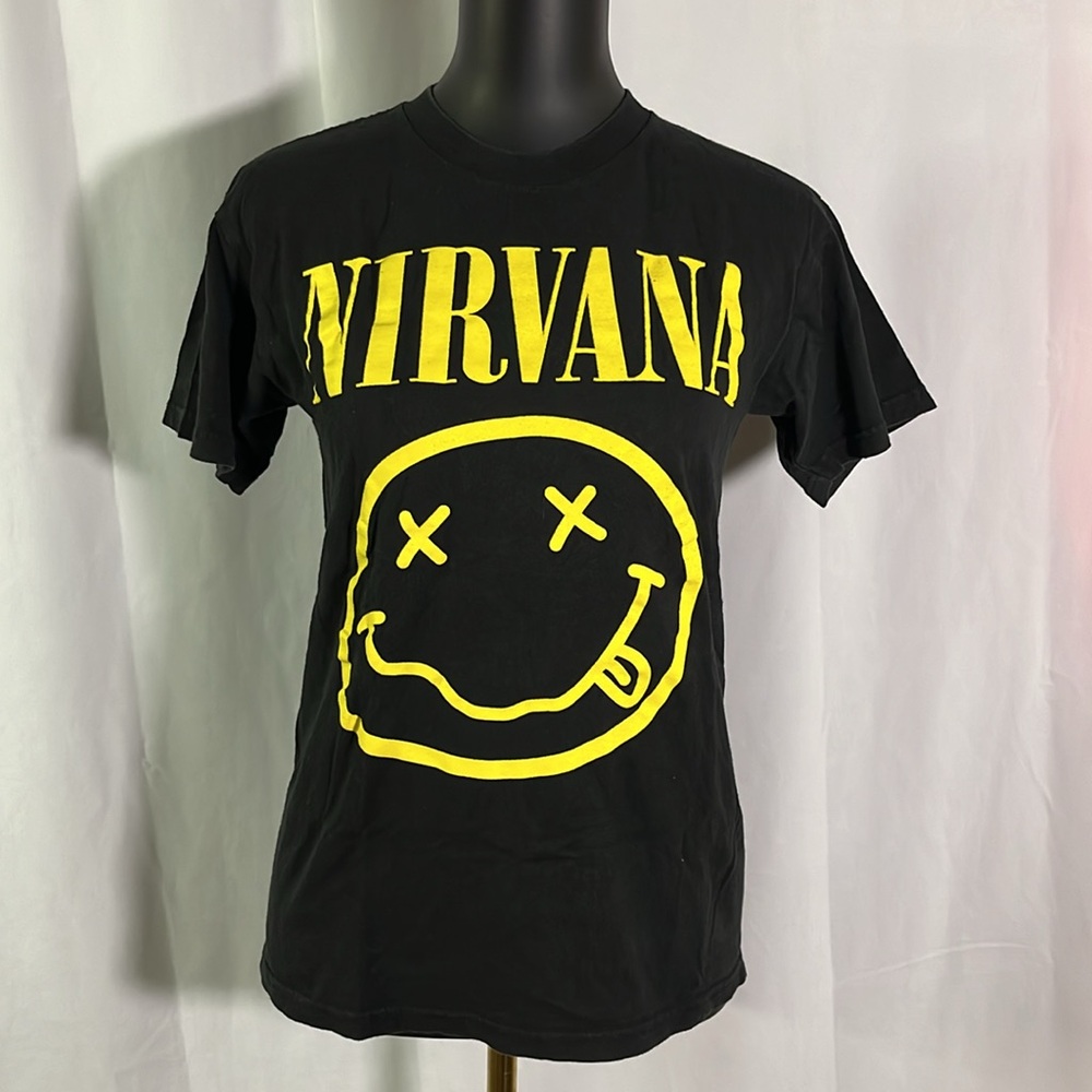 🛍 6 for $35 • Nirvana Smiley Short Sleeve T-Shirt